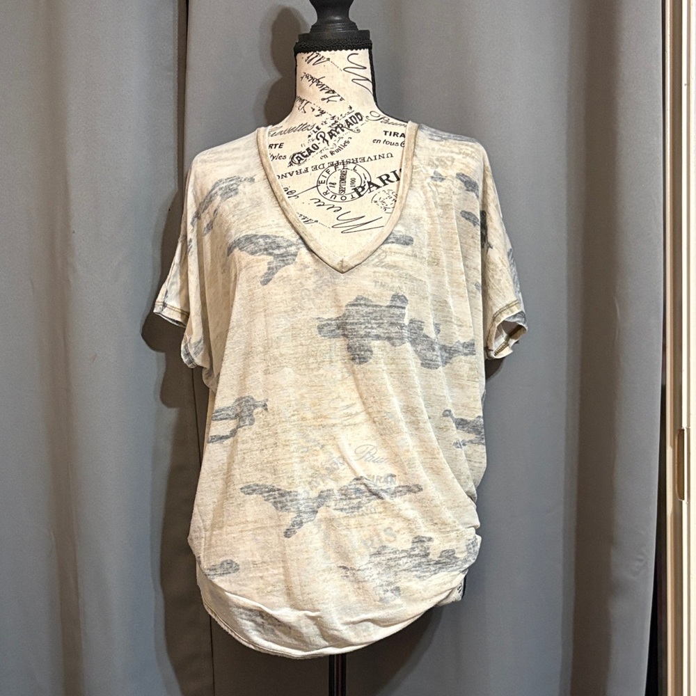 Express  oversized  Light Gray Printed V-Neck Women's Top